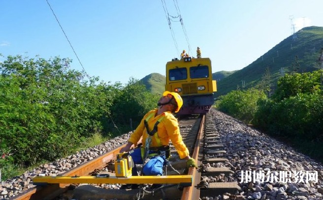 自貢2025年鐵路學(xué)校是大專還是中專